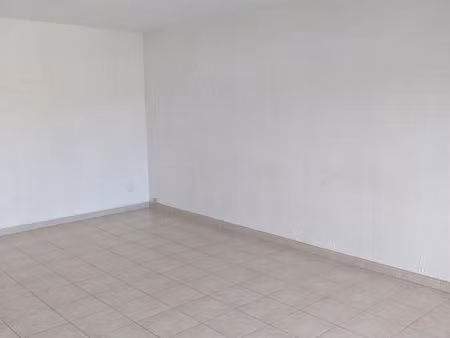 location appartement 3 pièces 70 m² à générac (30510)