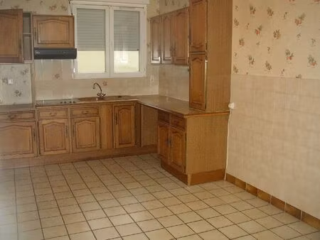 location appartement 5 pièces 93 m² à artix (64170)