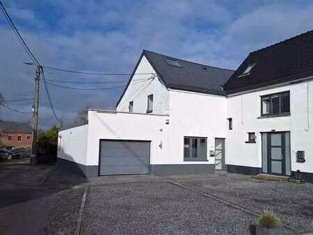 charmante maison 2 chambres avec jardin et garage