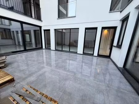 bureau ±130m² lumineux  rénové + terrasses