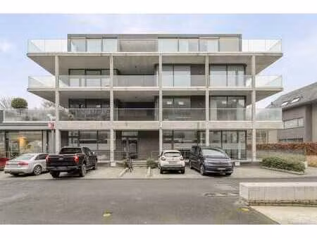 bureau magnifiquement fini d'environ 456m² à louer à izegem