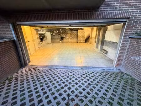 garage fermé à louer ±58 m²