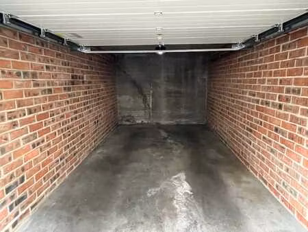 garage fermé dans le centre de strombeek