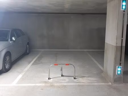 place de parking - avenue georges clémenceau (proche la défense)