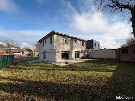 maison . 4 chambres   sh 165 m2 .pessac