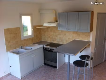 t2 aix les milles 36 m2 + terrasse + 2 parking