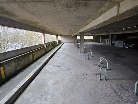 6 places de parkings sécurisée