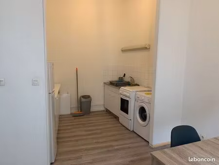 grand t2- meublé-39m2-disponible de suite-rue piétonne