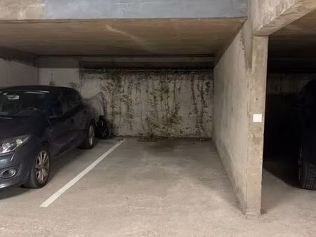 place de parking couverte