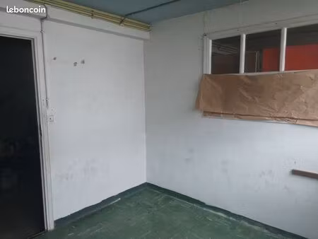 petit local fermé pour stockage gare d auray