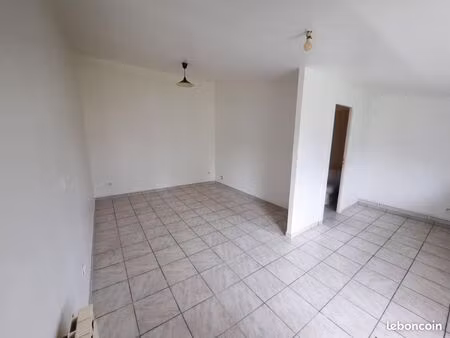 maison de 30m² disponible mars  dans le joli village de juvignies  à quelques minutes de b