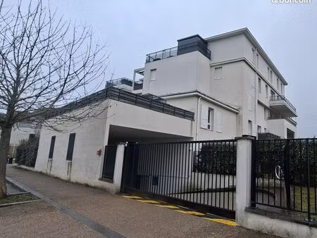 loue place de parking dans résidence sécurisée