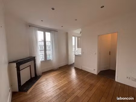 2 pièces 29m² • lumineux avec parquet massif • le perreux • 820 cc