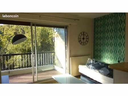 location studio meublé