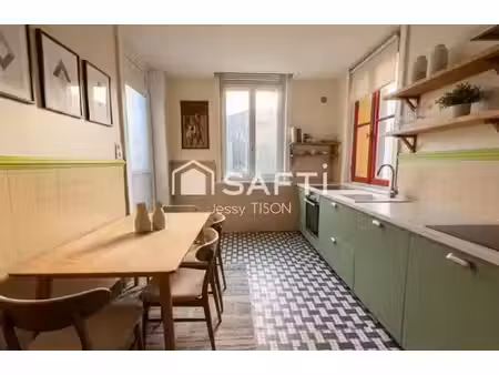 maison de 109 m²  5 pièces dont 3 chambres et belle extérieur