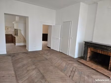 charmant f2 de 60 m² – briey centre  avec vue sur le beffroi