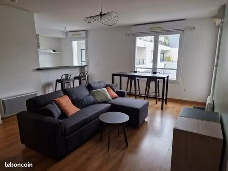 appartement 2 pièces meublé avec balcon et box fermé – centre bourg