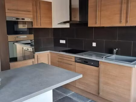 à louer : maison de ville 3 pièces 62m2 dans le centre de charlieu (42)