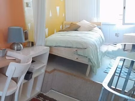 fin mars : chambre meublée  au calme à rueil malmaison