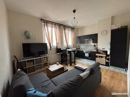 2 pieces 5 min du centre ville mais au calme