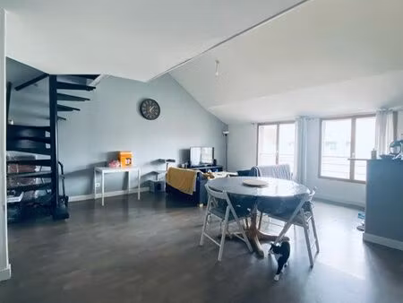 maison 80m2  3 chambres  garage et cour commune