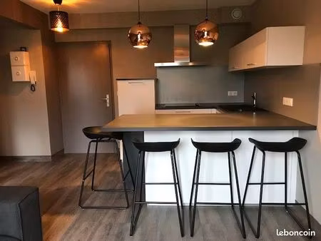 bel f2 rénové avec terrasse  cave et parking – village-neuf