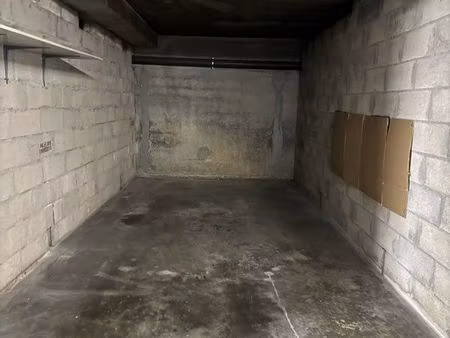 location - box fermé en sous sol -