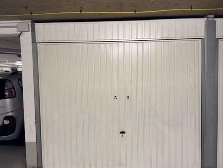 garage fermé à louer six-fours-les-plages