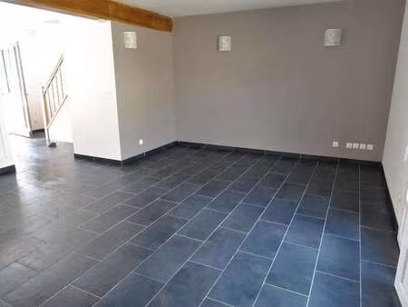 location maison à saint-varent (79330) : à louer / 93m² saint-varent