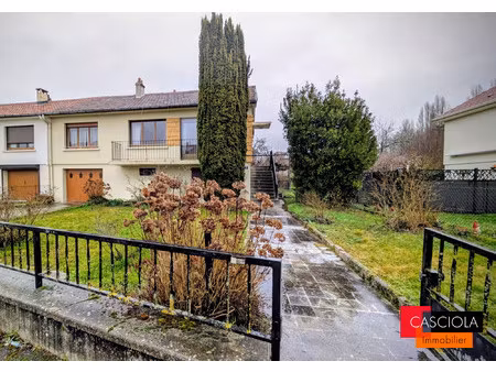 moulins les metz // maison à rénover sur beau terrain clos de