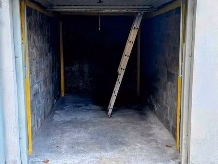 box pour 2 roues ou stockage à grange blanche