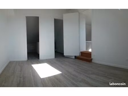 f2 - 37m2 au sol/23m2 carrez - 700m gare - etampes - récent