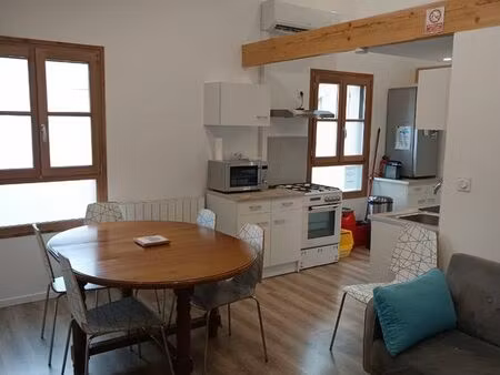 appartement meublé climatisé avec terrasse et parking privé