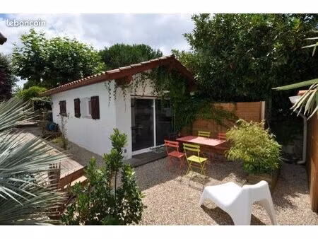 location studio meublé