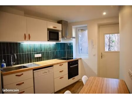 très beau t2 terrasse rénové centre ville