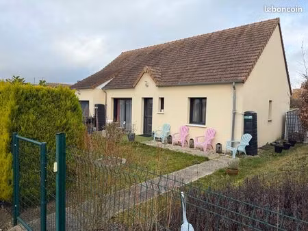 à louer pavillon 3 chambres avec garage et terrain à luceau