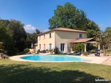 villa 265 m2 au calme
