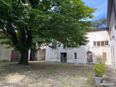 maison 2 pièces 600 m²