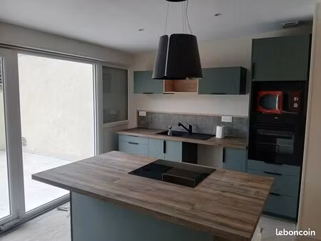 loue appartement en duplex rénové avec terrasse