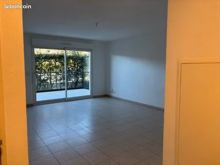 t3 rez-de-jardin à louer - proche école