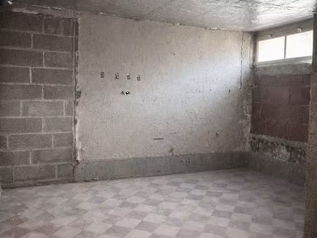 caves a louer acces voiture secteur clemenceau / st marceaux