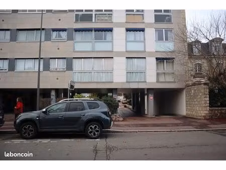 garage/place de stationnement à louer