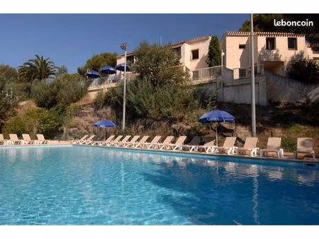 appartement meublé avec 1 chambre 1 balcon parking piscine