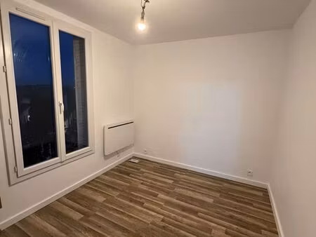 f2 meublé 30 m² – bondy – 720
