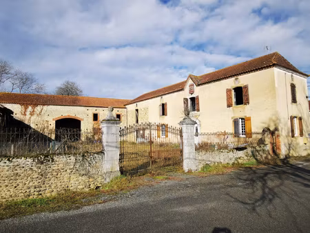 ancien corps de ferme avec maison bigourdane + 9ha