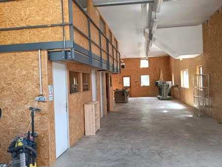 transformable en appartement-local commercial/artisanal