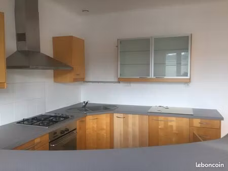 appartement 2 chambres 95m2 idéalement situé commerces /parkings