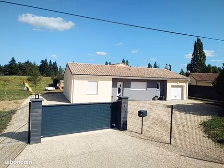 maison récente de plan pied