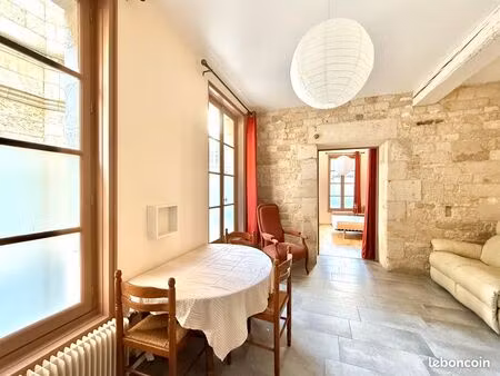 appartement meublé de caractère – 2 pièces – 40 m² – niort centre-ville (place du pilori)