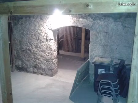 location cave proche marché couvert